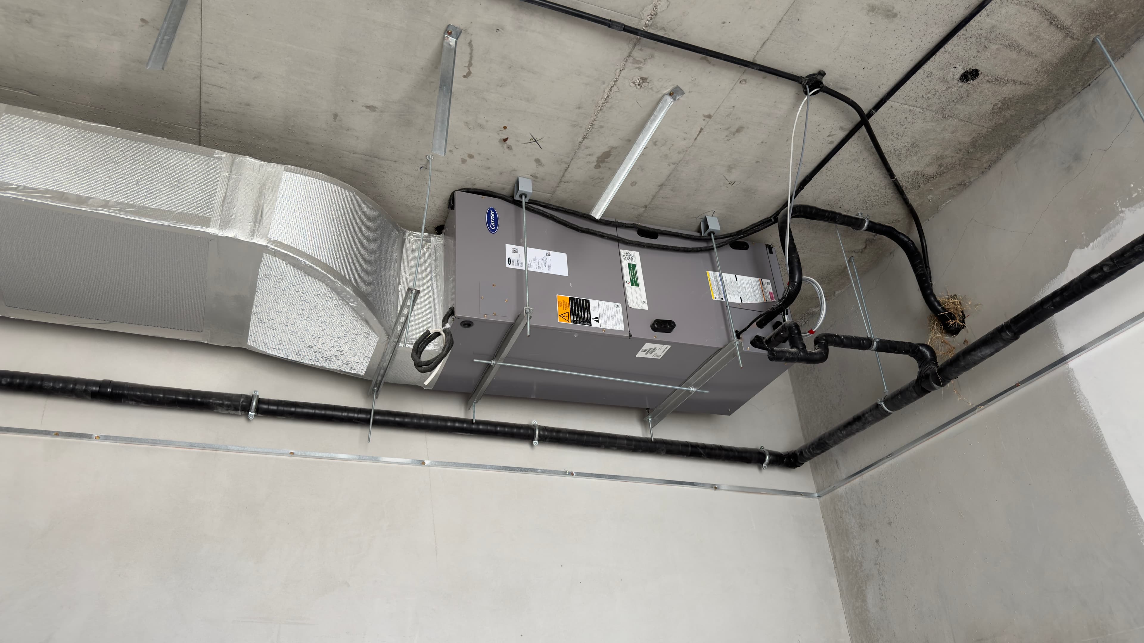 Indoor air handling unit installation in Dubai by AGEC